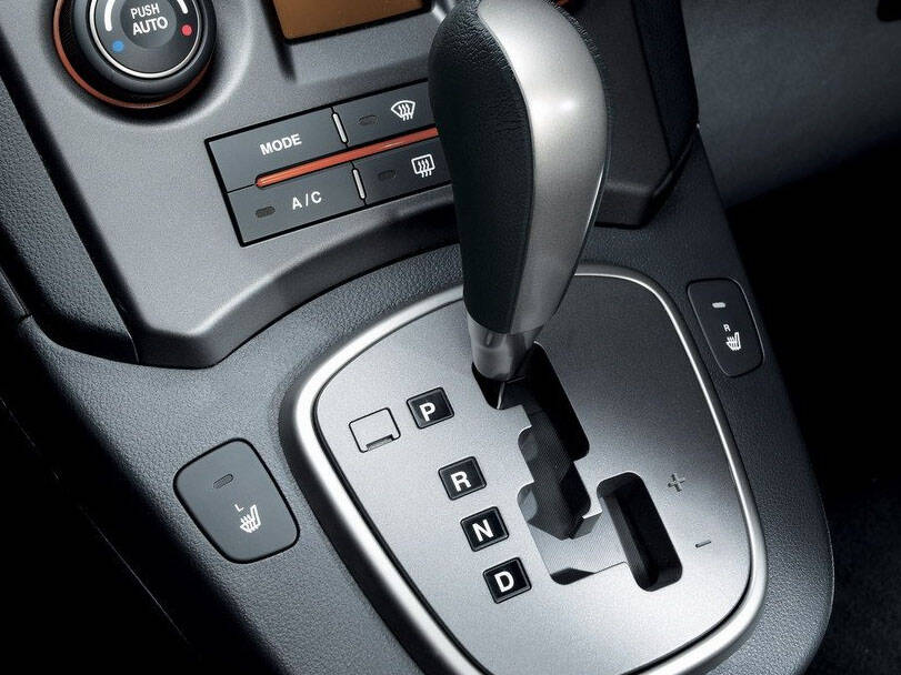 كيا كارينز الجيل الثاني (الأمم المتحدة) الداخلية 