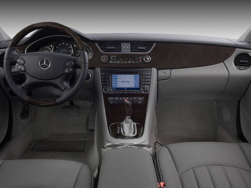 مرسيدس بنز CLS Class الجيل الأول (C219) الداخلية 