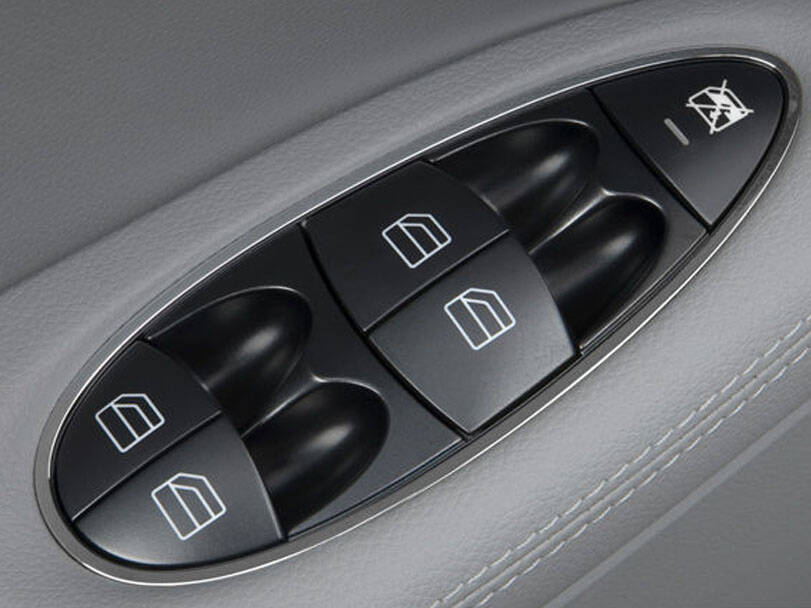 مرسيدس بنز CLS Class الجيل الأول (C219) الداخلية 