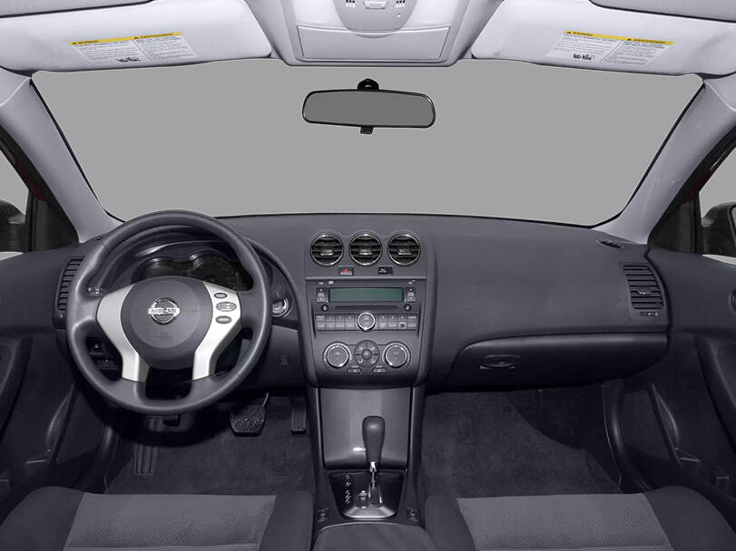 نيسان التيما الجيل الرابع (L32) الداخلية 