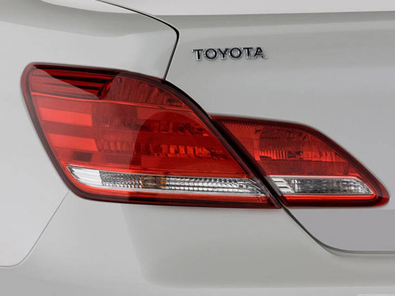 تويوتا أفالون الجيل الثالث (XX30) الخارجية 