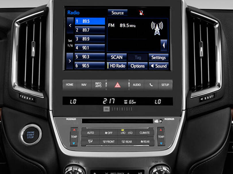 تويوتا لاند كروزر الداخلية 