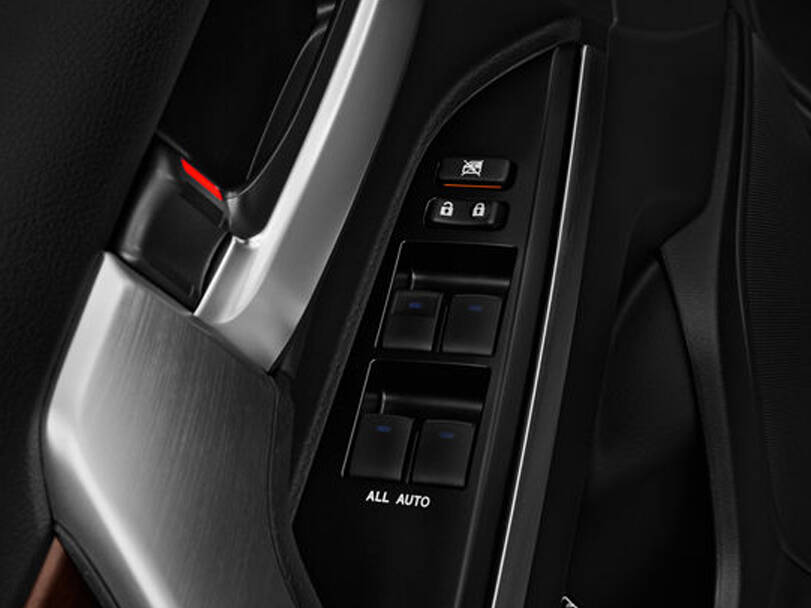 تويوتا لاند كروزر الداخلية 