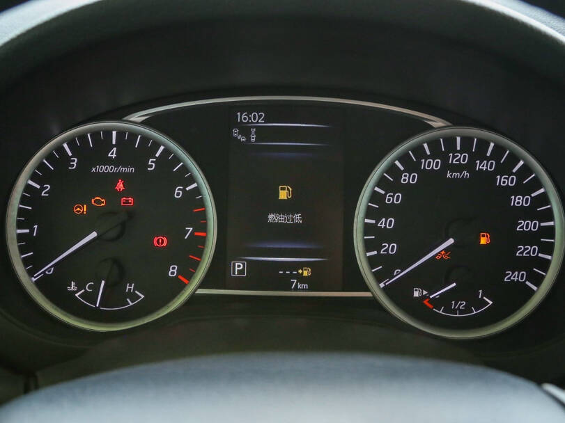 Nissan Tiida Interior 