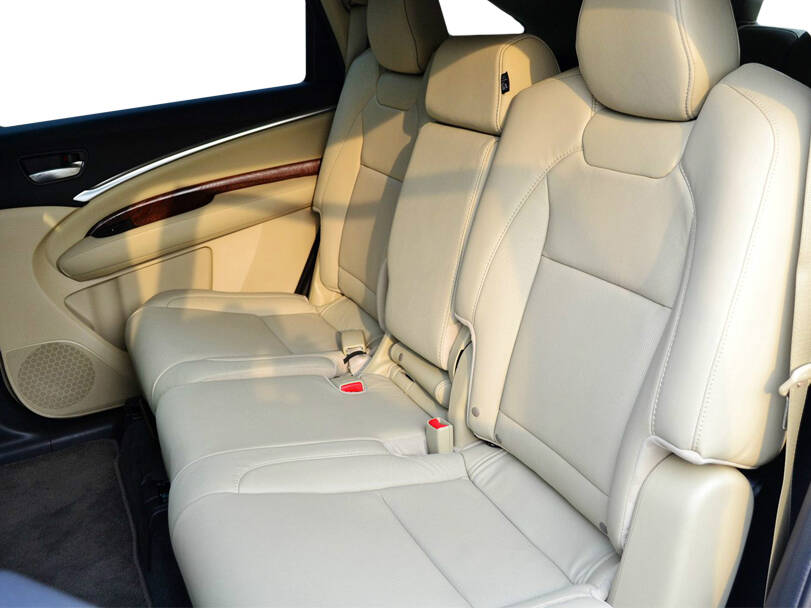 أكورا إم دي إكس الداخلية 