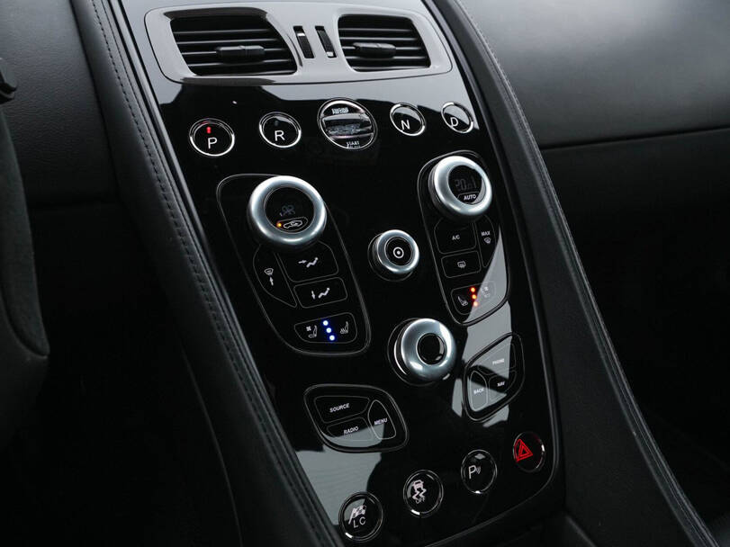 أستون مارتن فانكويش إس الداخلية 