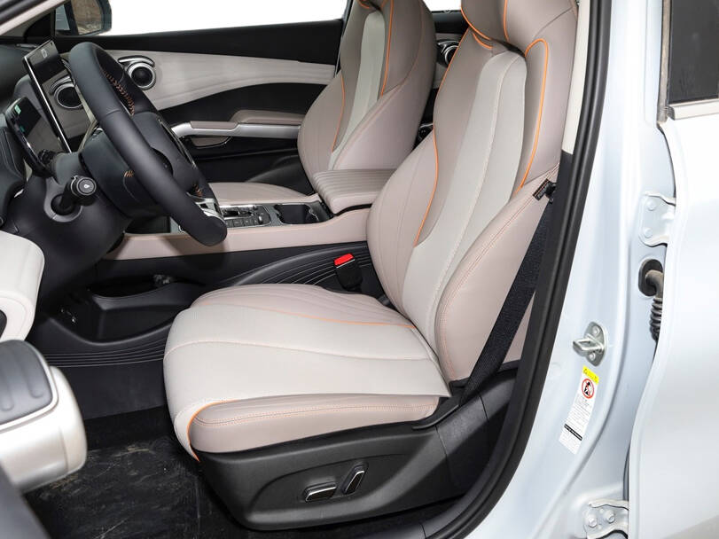 بي واي دي يوان بلس 2025 الداخلية 