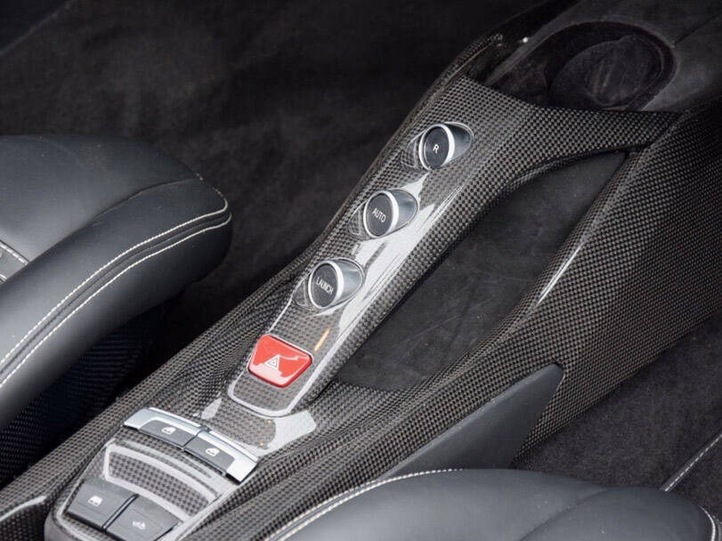 فيراري 488 سبايدر الداخلية 