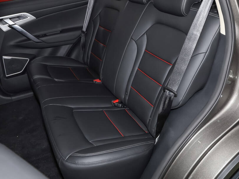 جيلي X7 سبورت الداخلية 