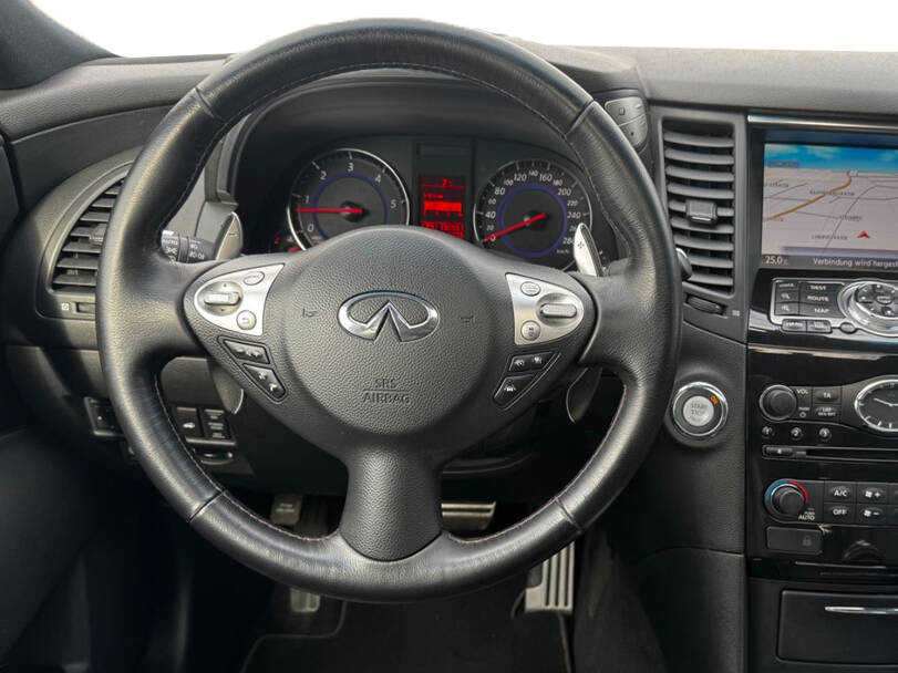 Infiniti FX35 Interior 