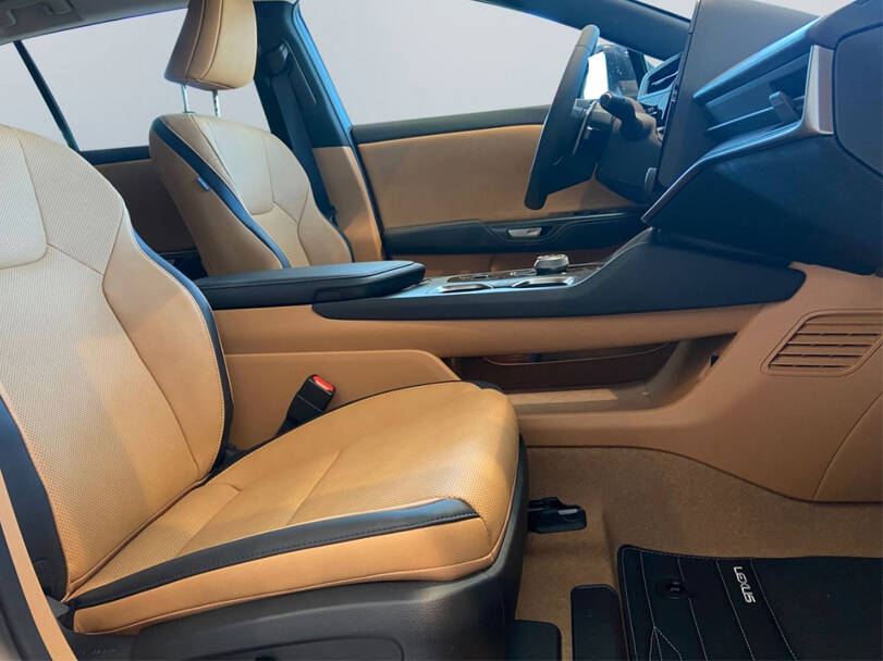 Lexus RZ 2025 Interior 