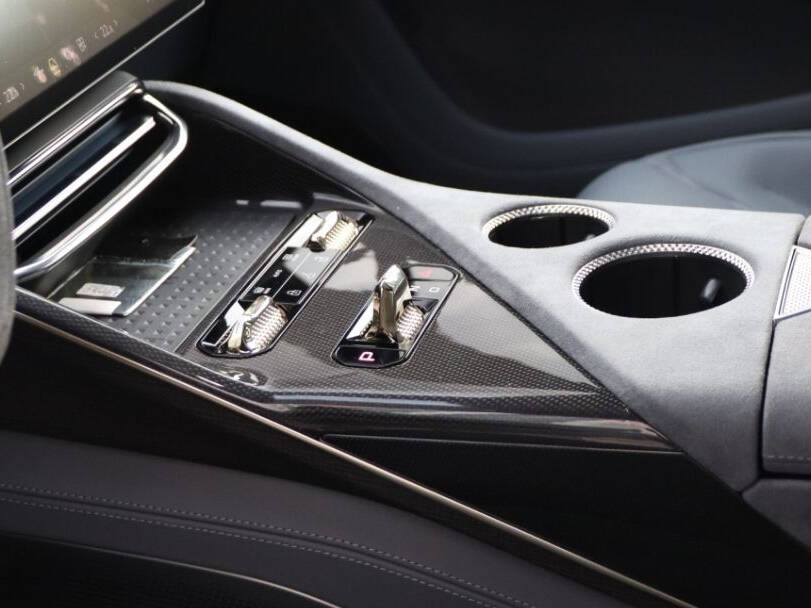 Lotus Eletre Interior 