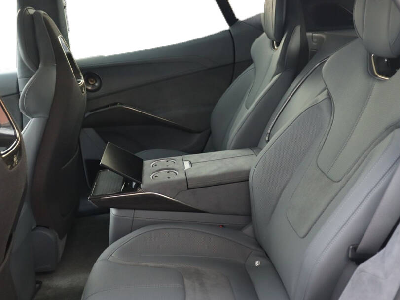 Lotus Eletre Interior 