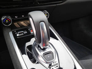 لوتس إميرا الداخلية 