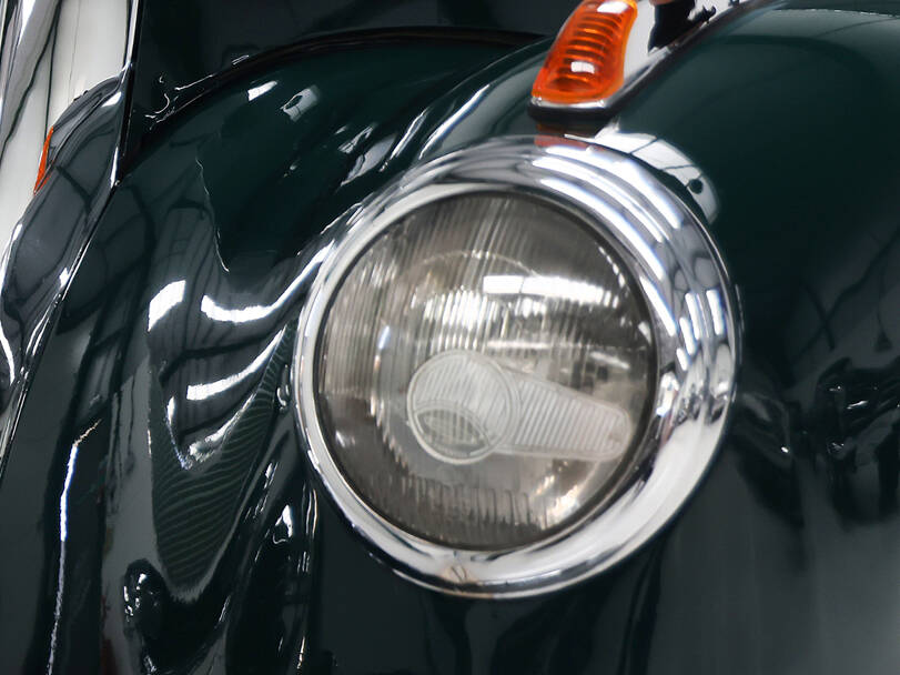 Mercedes Benz 220 Exterior 