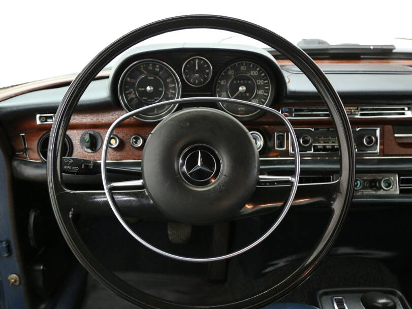 Mercedes Benz 280 Interior 