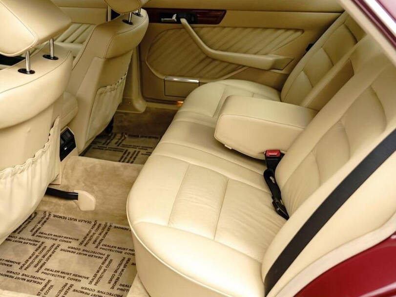 Mercedes Benz 560 Interior 