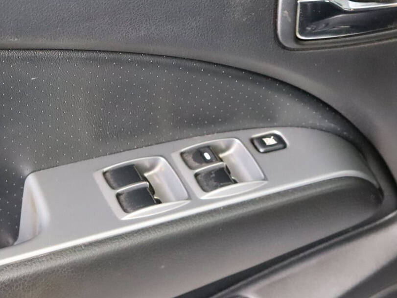 ميتسوبيشي إيرتريك الجيل الأول الداخلية 