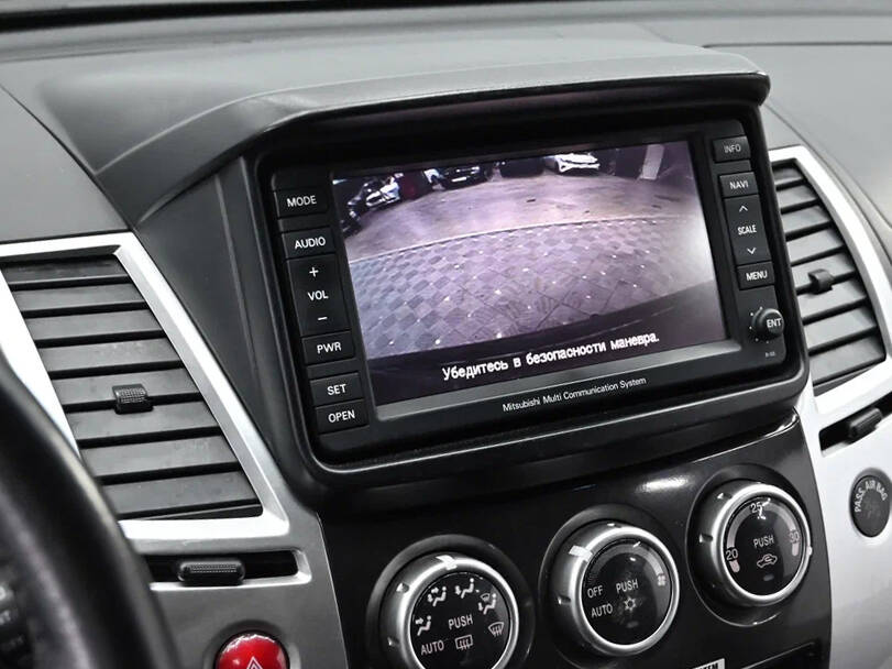 ميتسوبيشي باجيرو سبورت الداخلية 