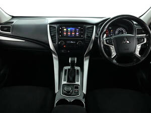 ميتسوبيشي باجيرو سبورت الداخلية 