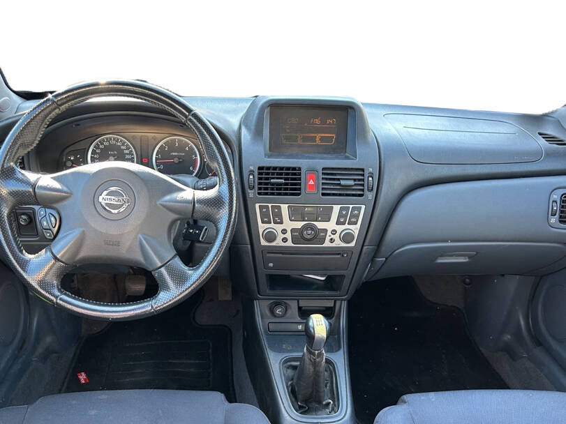 Nissan Almera Interior 