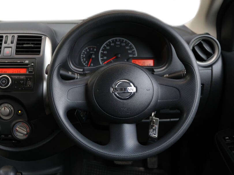 Nissan Almera Interior 