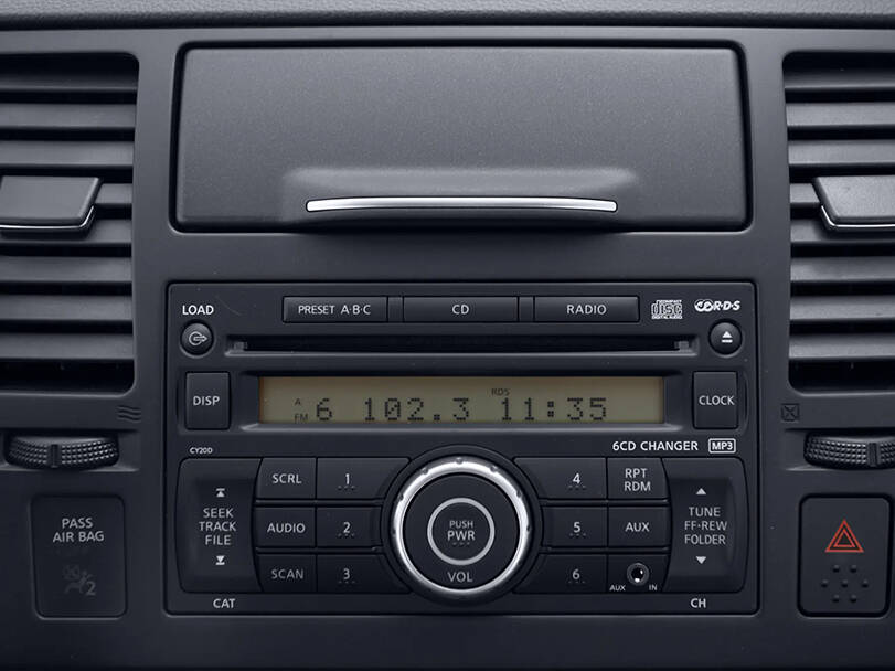 نيسان فيرسا الداخلية 