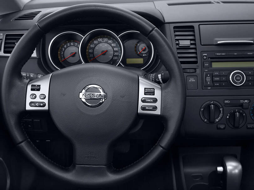 نيسان فيرسا الداخلية 