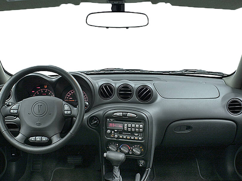 بونتياك جراند بريكس الجيل السابع الداخلية 