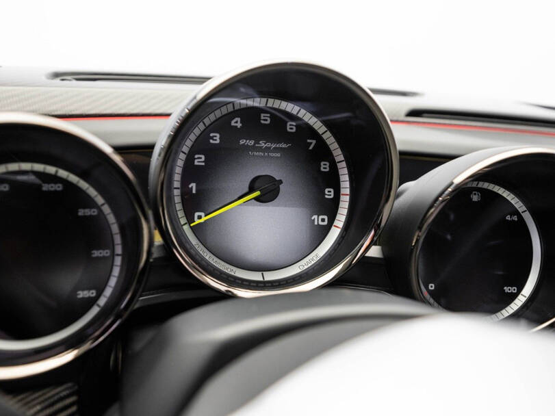 Porsche 918 Spyder Interior 