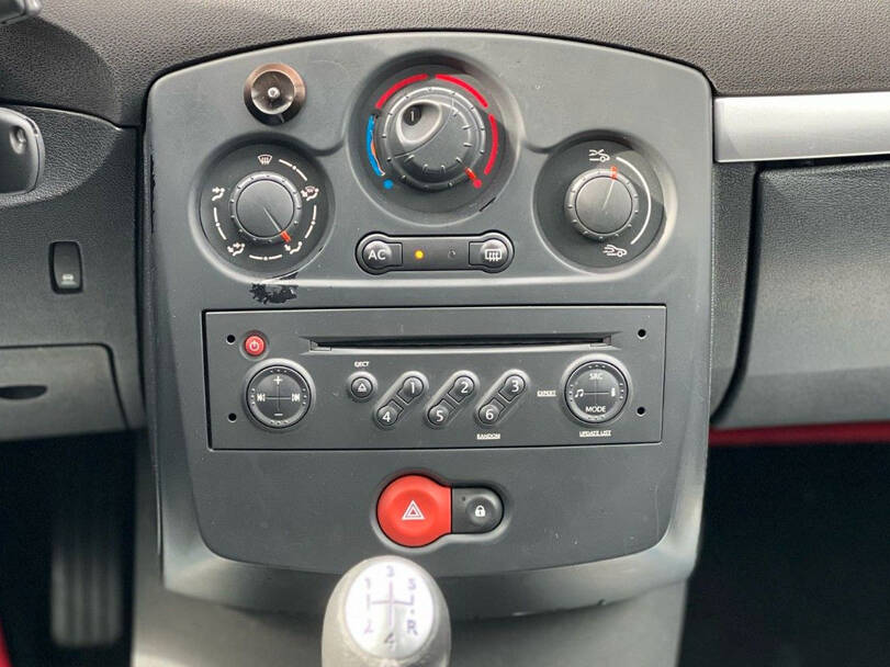 Renault Clio 3rd Generation Interior 