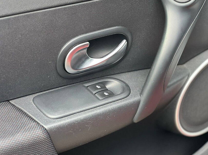 Renault Clio 3rd Generation Interior 