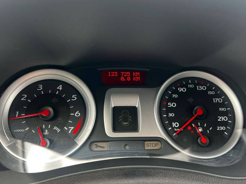 Renault Clio 3rd Generation Interior 