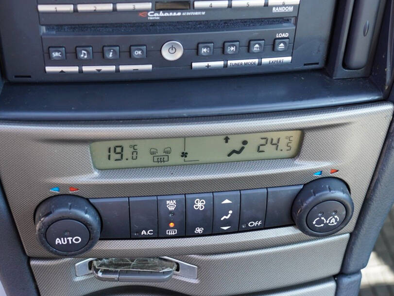 رينو لاجونا الداخلية 