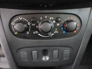 رينو لوجان الداخلية 