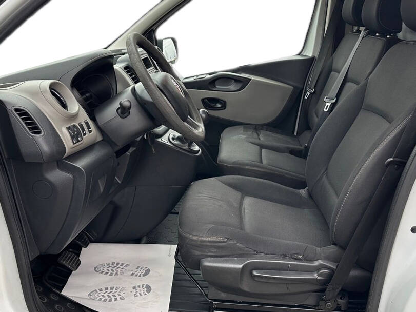 رينو ترافيك 2026 الداخلية 