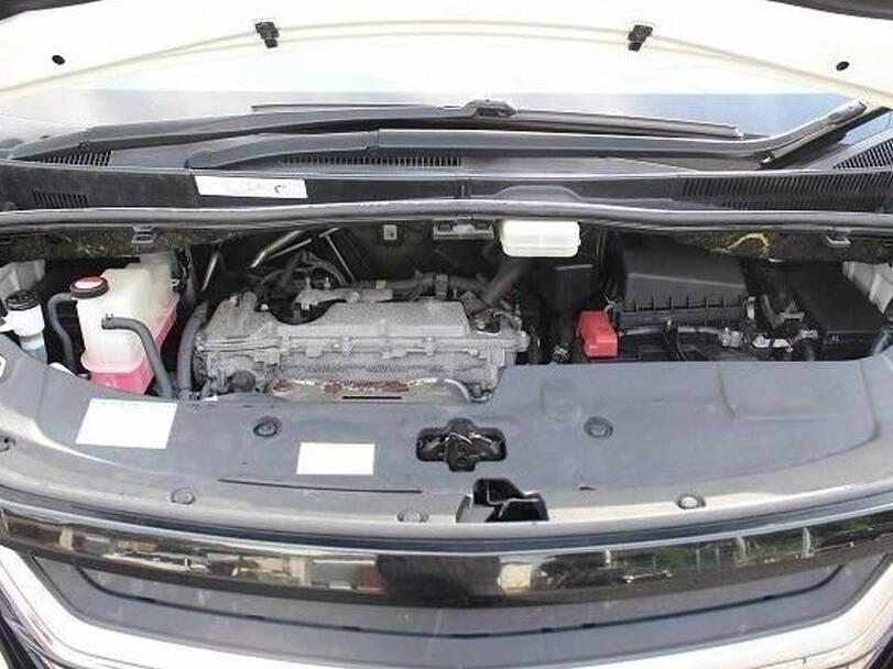 تويوتا ألفارد الجيل الثالث (AH30) الخارجية 