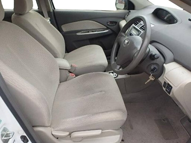 Toyota Belta Interior 