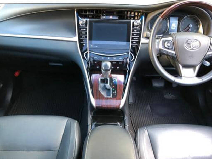 Toyota Harrier Interior 