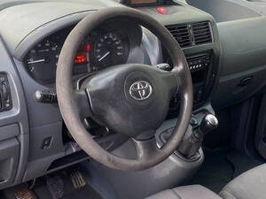 تويوتا بروآس الداخلية 