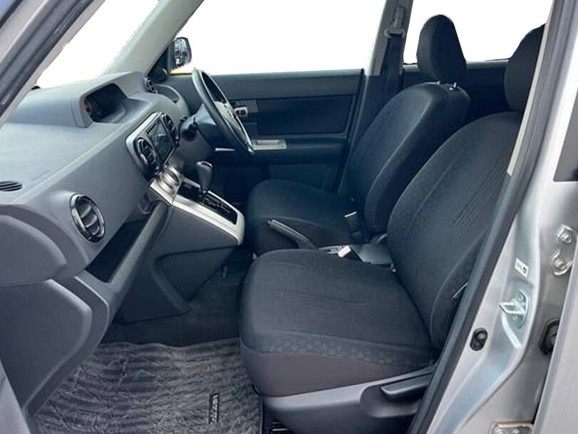 Toyota Rumion Interior 