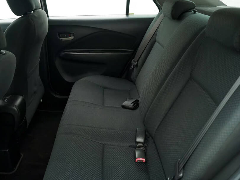 تويوتا فيوس الجيل الثاني (XP90) الداخلية 