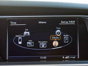 أودي آر إس 4 الداخلية Infotainment System