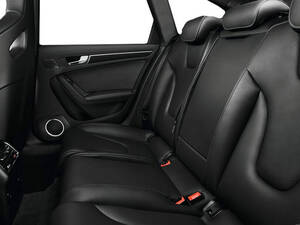 أودي آر إس 4 الداخلية Rear Seats