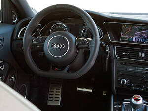 أودي آر إس 4 الداخلية Steering Wheel