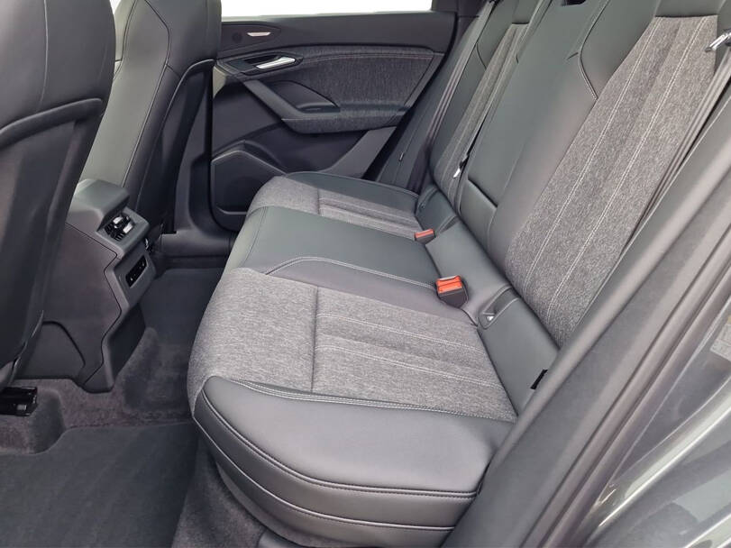 أودي كيو 6 إي-ترون 2025 الداخلية 