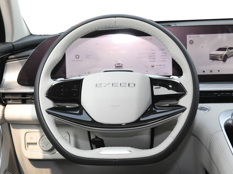 Exeed RX Interior 